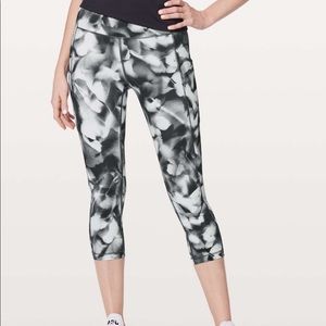 Lululemon Speed Up Blush Blossum Crop 21